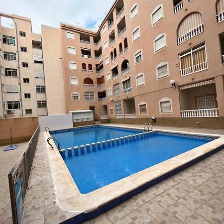 Cozy Apartment 5 Mins To Beach Torrevieja Eksteriør bilde