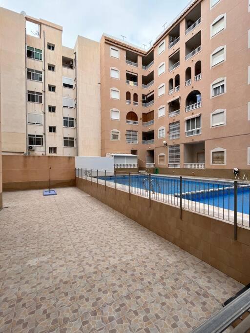 Cozy Apartment 5 Mins To Beach Torrevieja Eksteriør bilde
