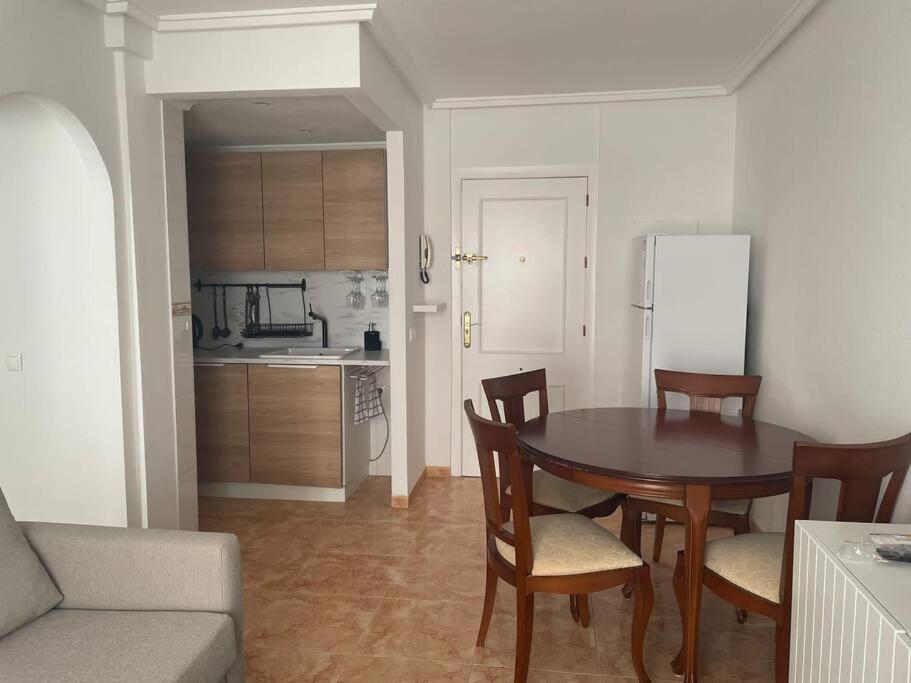 Cozy Apartment 5 Mins To Beach Torrevieja Eksteriør bilde