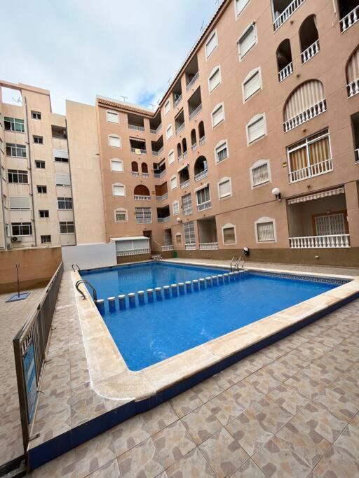 Cozy Apartment 5 Mins To Beach Torrevieja Eksteriør bilde